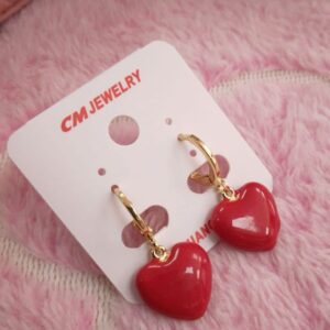 Arete corazon rojo